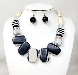 Black and White Chunky Necklace Set