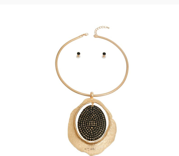 Metal Pendant Choker -Black