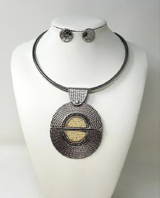 Textured Pendant Necklace Set